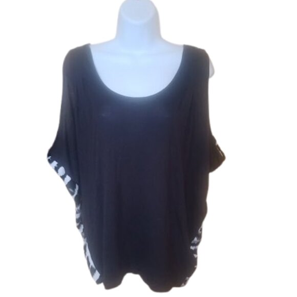 GUESS Black and White Silky Sleeveless Top Tank Blouse Size Medium (runs large) - Picture 1 of 2
